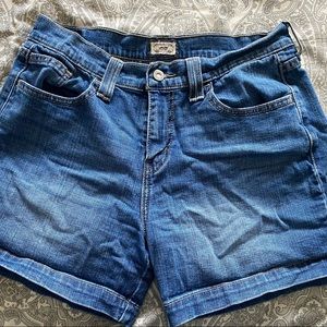 LEVI STRAUS JEAN SHORTS SIZE 8